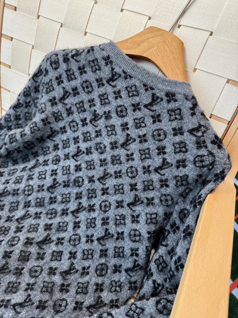 l0vis Vvtt0n sweaters